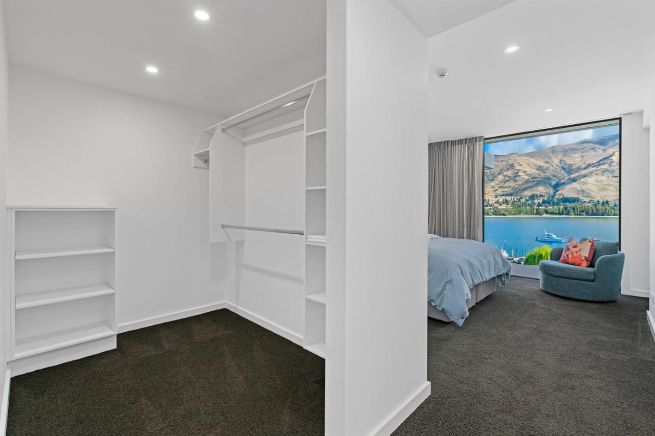 Luxurious Lakefront Penthouse Wanaka Exterior photo