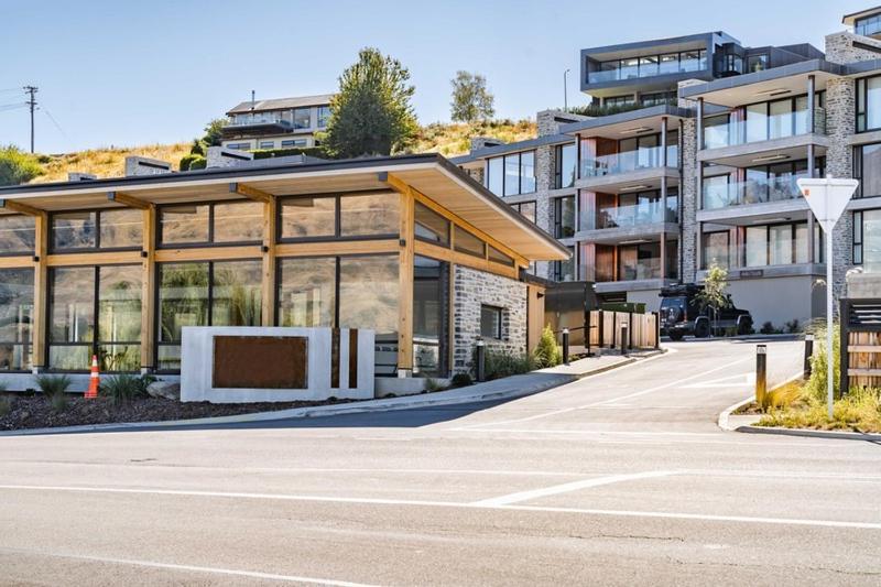 Luxurious Lakefront Penthouse Wanaka Exterior photo